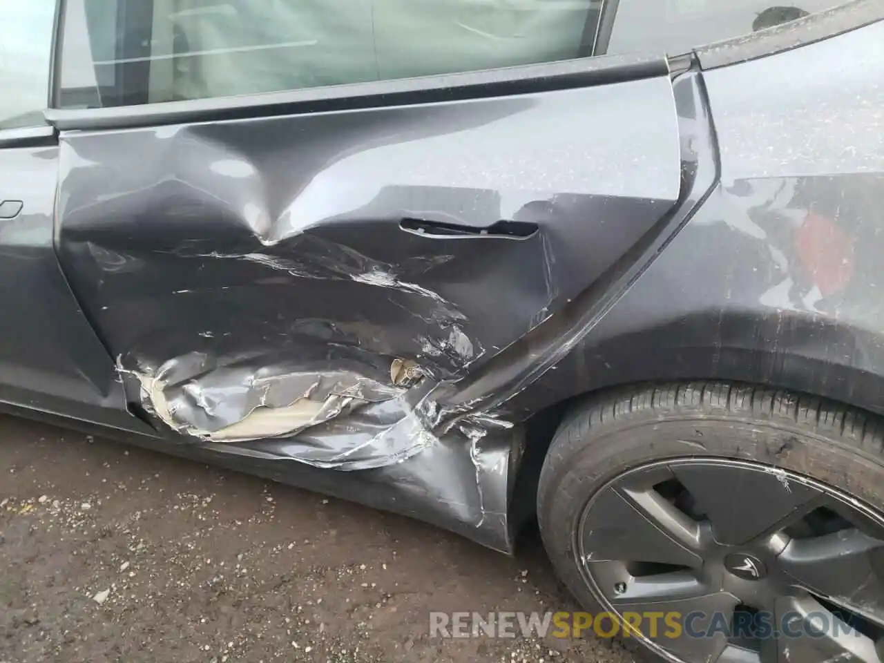 10 Photograph of a damaged car 5YJ3E1EB9MF869363 TESLA MODEL 3 2021