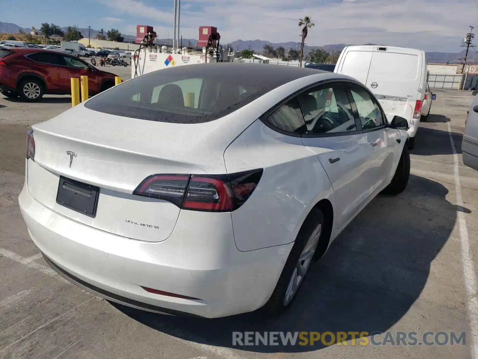 4 Photograph of a damaged car 5YJ3E1EB9MF918318 TESLA MODEL 3 2021