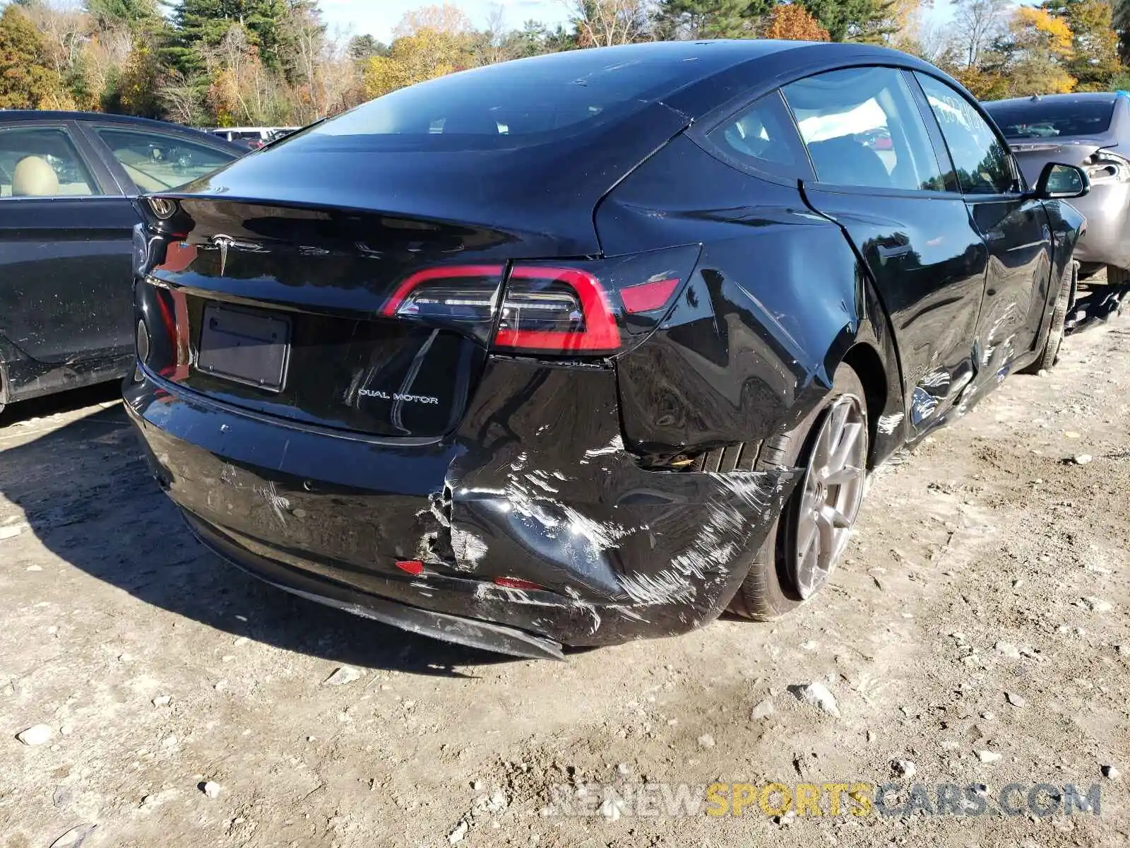 4 Photograph of a damaged car 5YJ3E1EB9MF924040 TESLA MODEL 3 2021