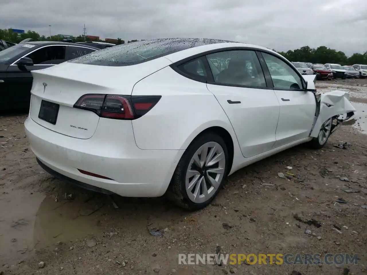 4 Photograph of a damaged car 5YJ3E1EB9MF975327 TESLA MODEL 3 2021