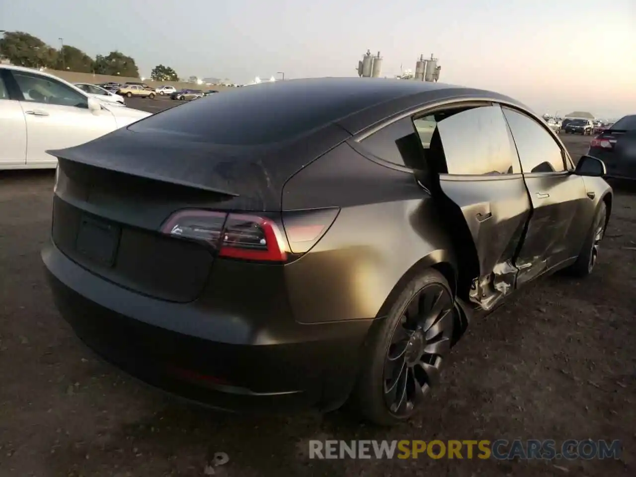 4 Фотография поврежденного автомобиля 5YJ3E1EC1MF076227 TESLA MODEL 3 2021