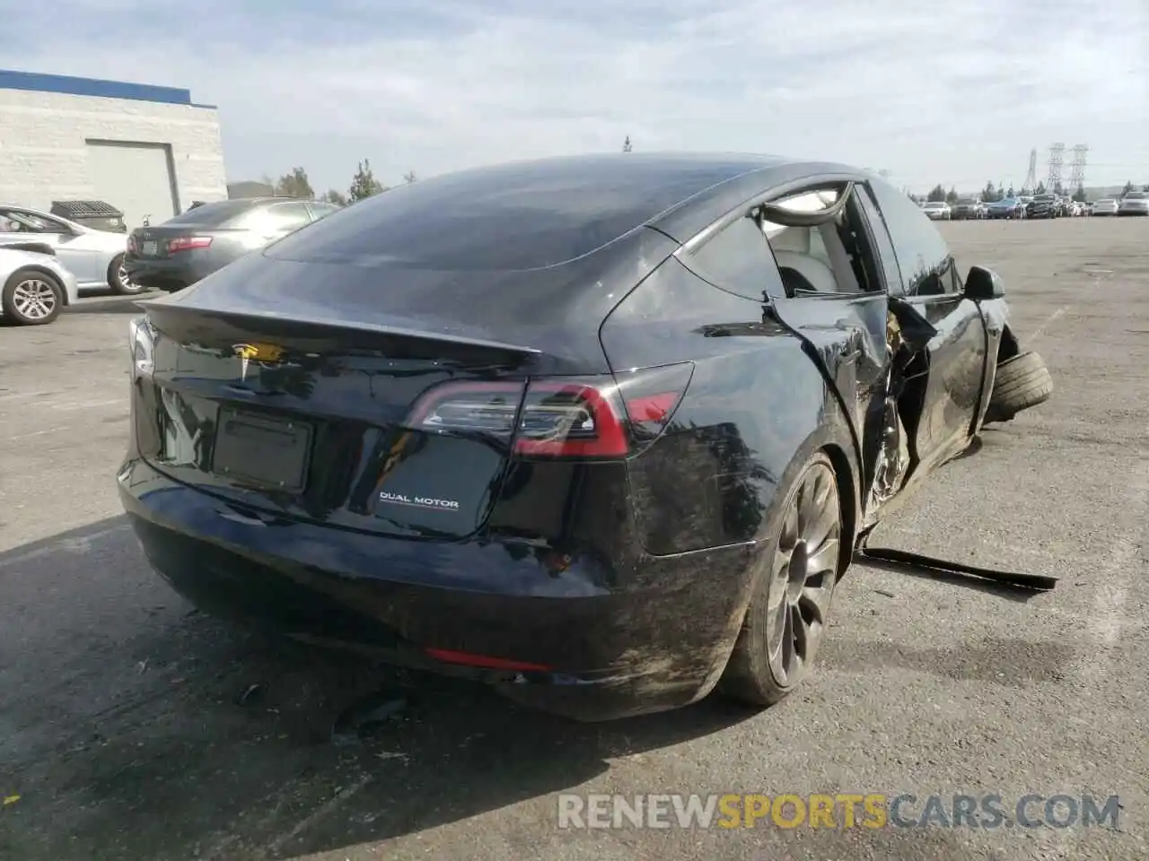 4 Photograph of a damaged car 5YJ3E1EC1MF078978 TESLA MODEL 3 2021