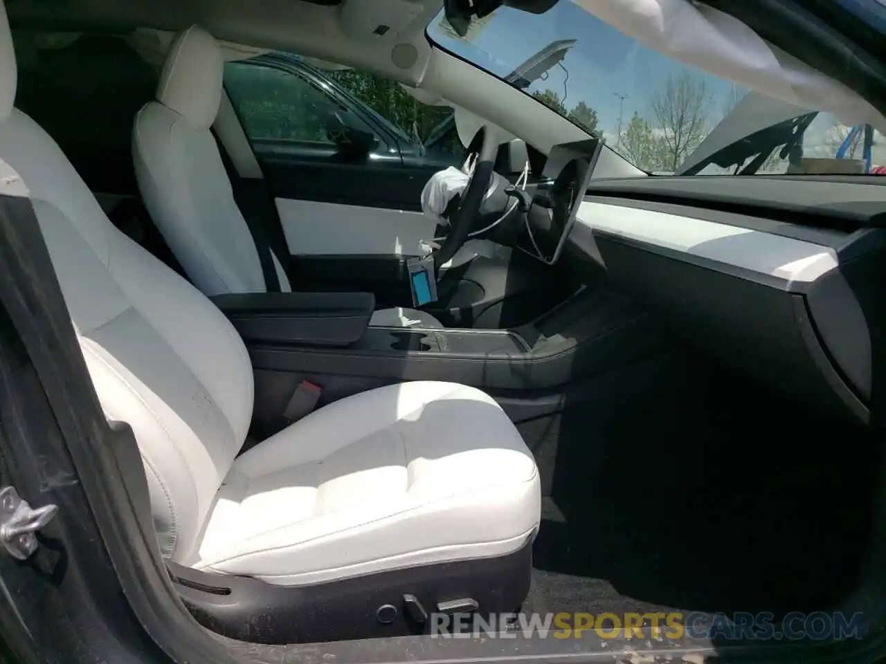 5 Photograph of a damaged car 5YJ3E1EC3MF913527 TESLA MODEL 3 2021