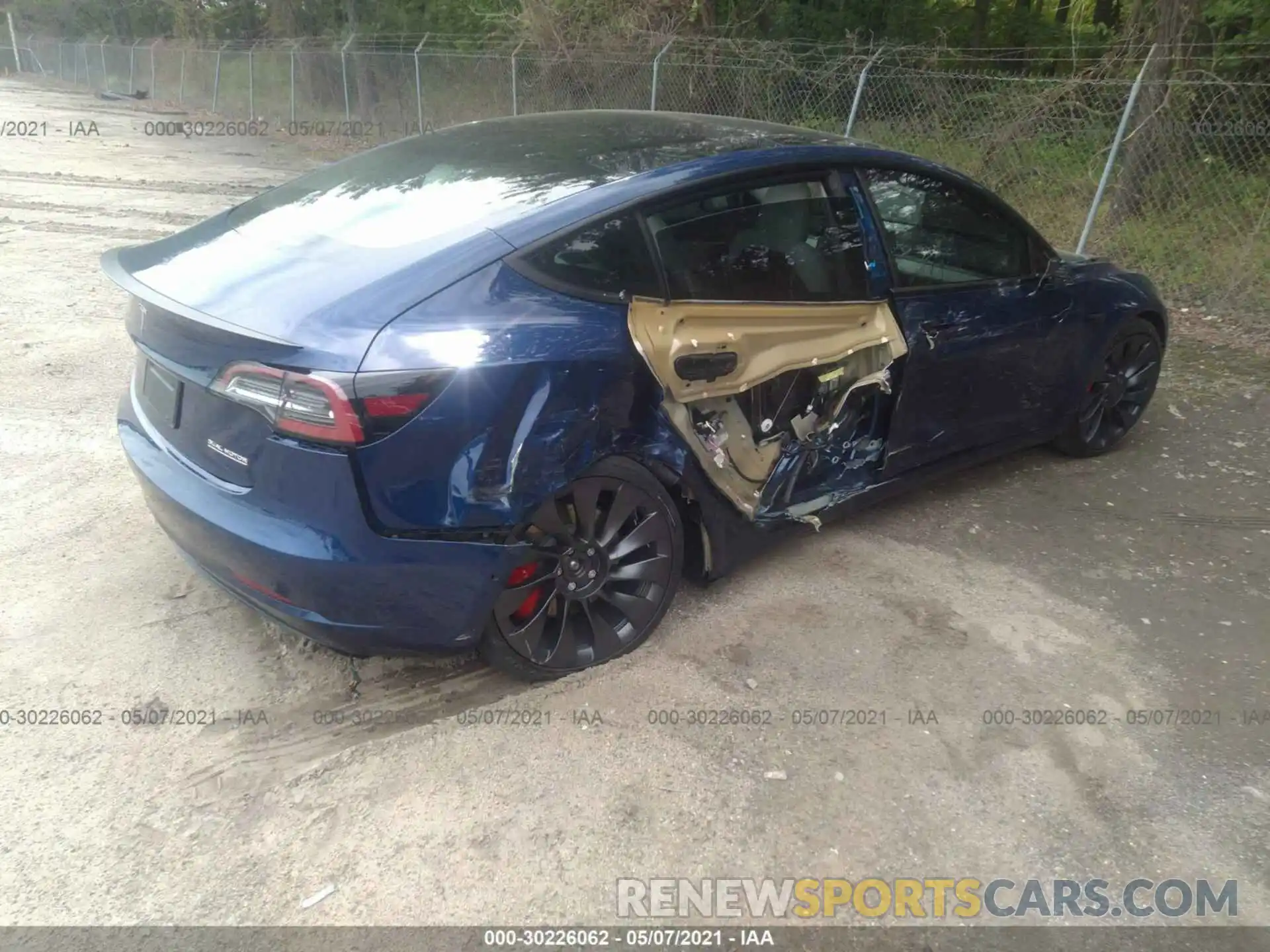 4 Photograph of a damaged car 5YJ3E1EC3MF914631 TESLA MODEL 3 2021