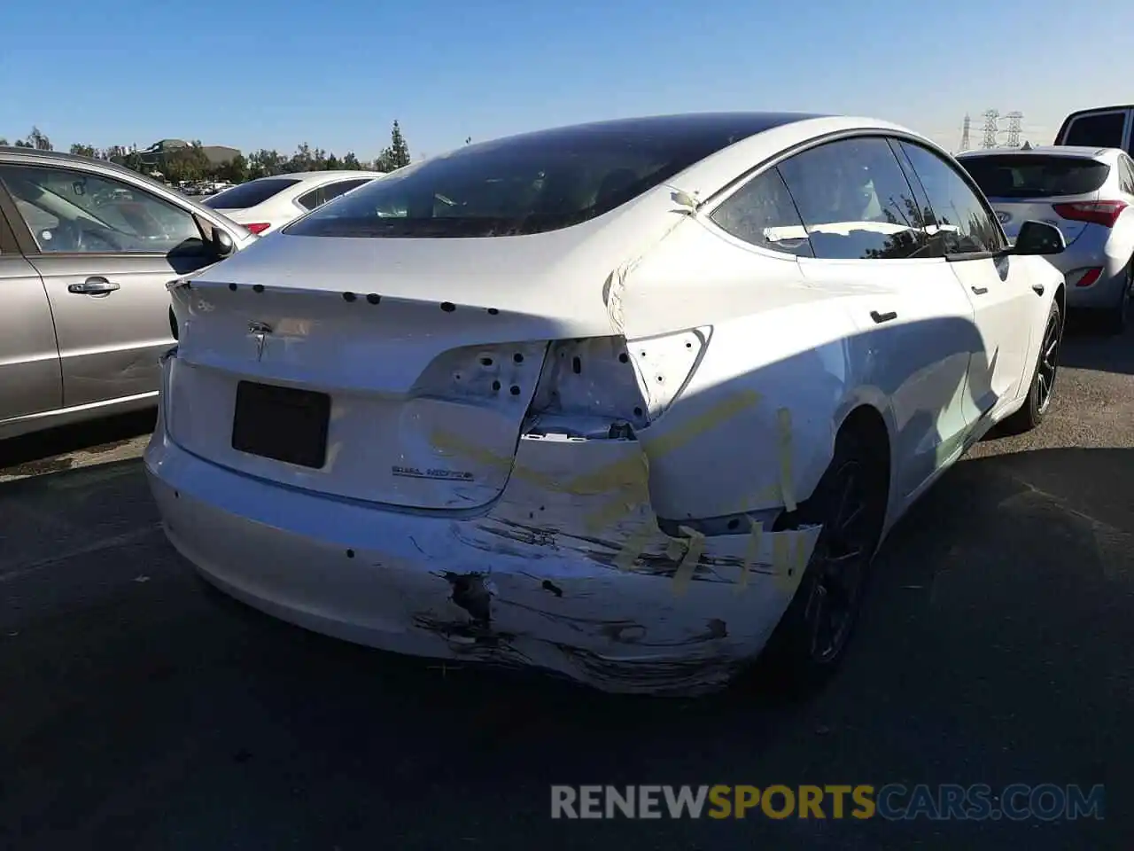 4 Photograph of a damaged car 5YJ3E1EC6MF926207 TESLA MODEL 3 2021