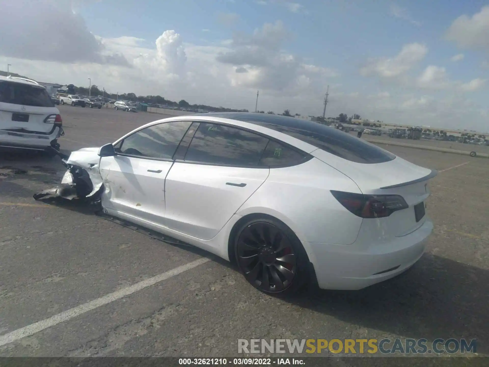 3 Photograph of a damaged car 5YJ3E1EC9MF060373 TESLA MODEL 3 2021