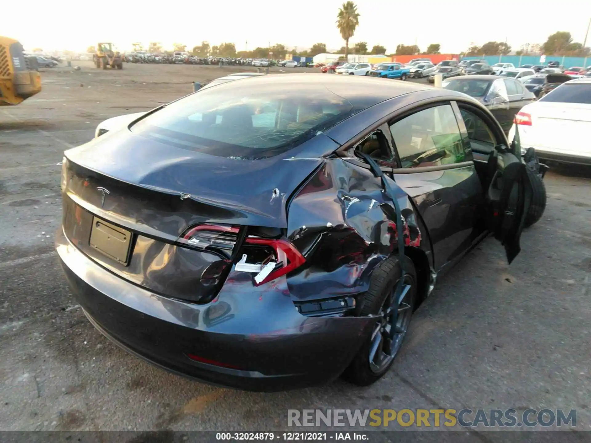 4 Photograph of a damaged car 5YJ3E1EA0NF108052 TESLA MODEL 3 2022