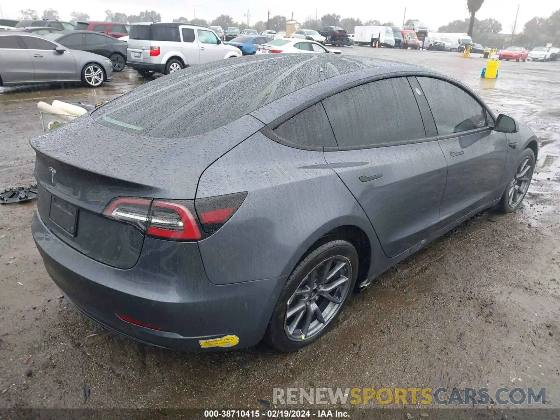 4 Photograph of a damaged car 5YJ3E1EA0NF343311 TESLA MODEL 3 2022