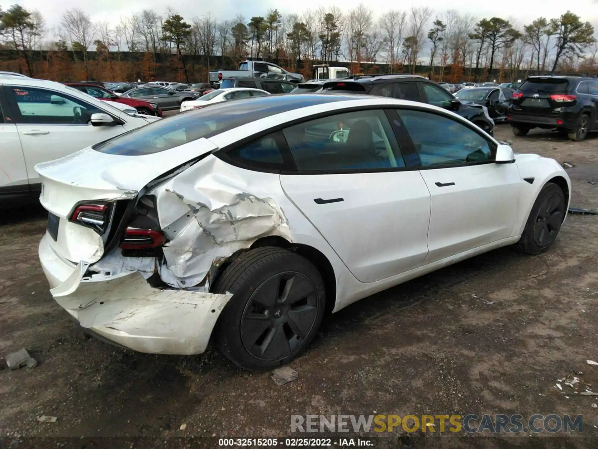 4 Photograph of a damaged car 5YJ3E1EA1NF101952 TESLA MODEL 3 2022