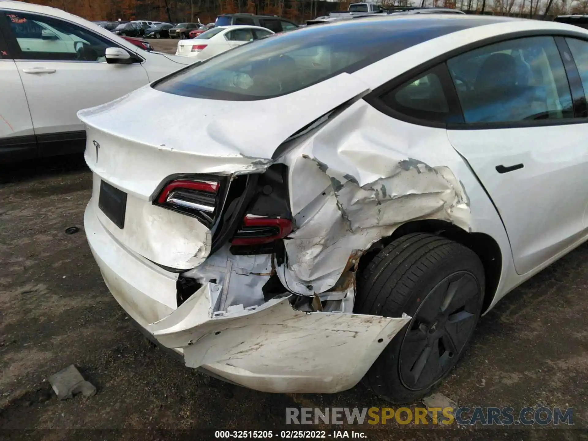 6 Photograph of a damaged car 5YJ3E1EA1NF101952 TESLA MODEL 3 2022