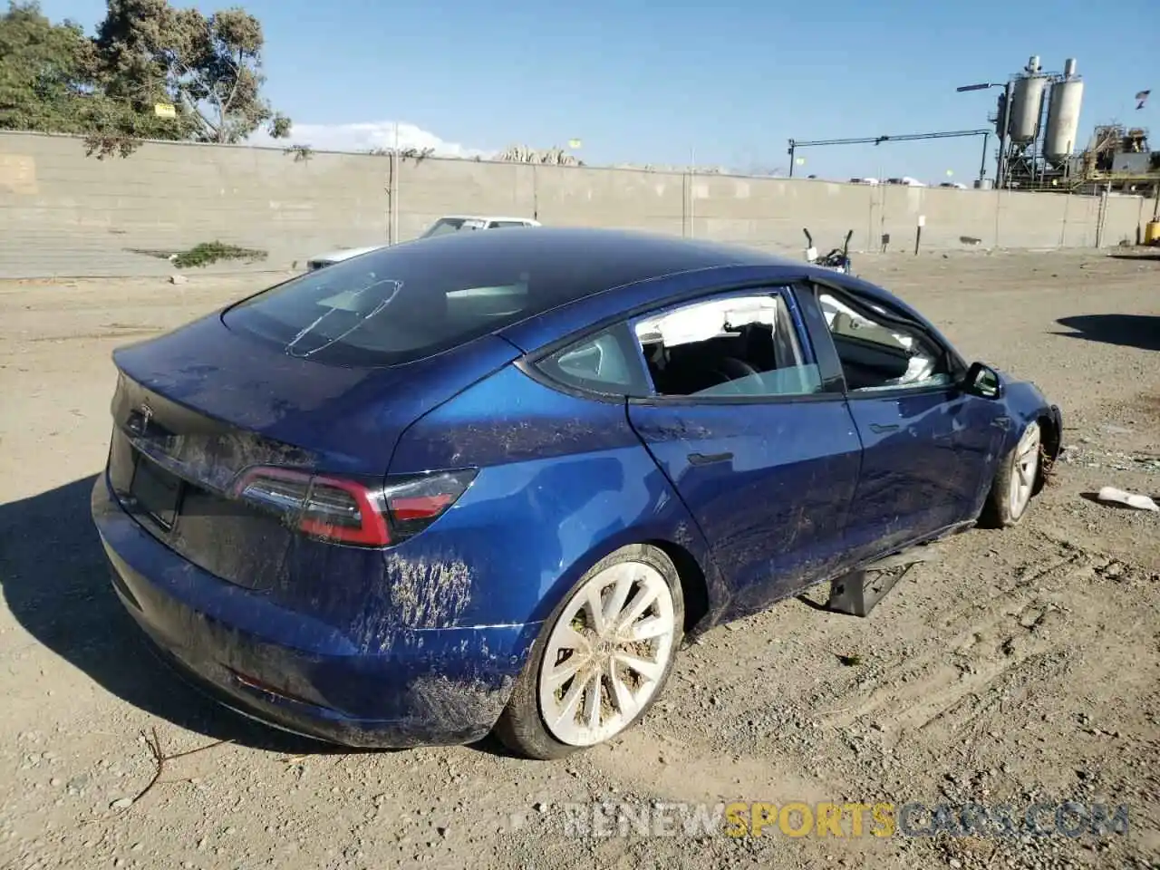 4 Photograph of a damaged car 5YJ3E1EA1NF185450 TESLA MODEL 3 2022