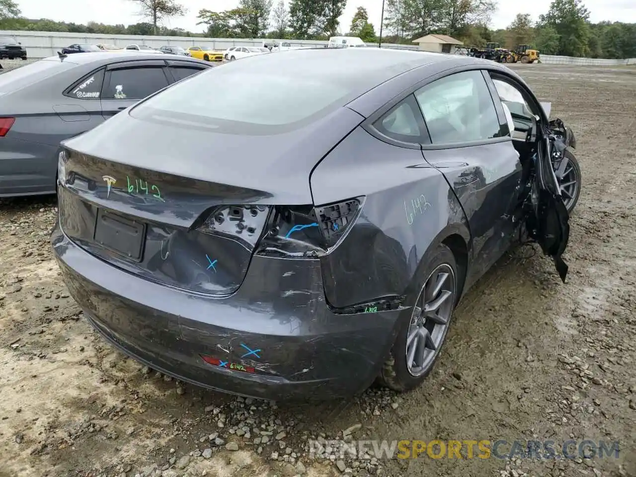 4 Photograph of a damaged car 5YJ3E1EA1NF235831 TESLA MODEL 3 2022