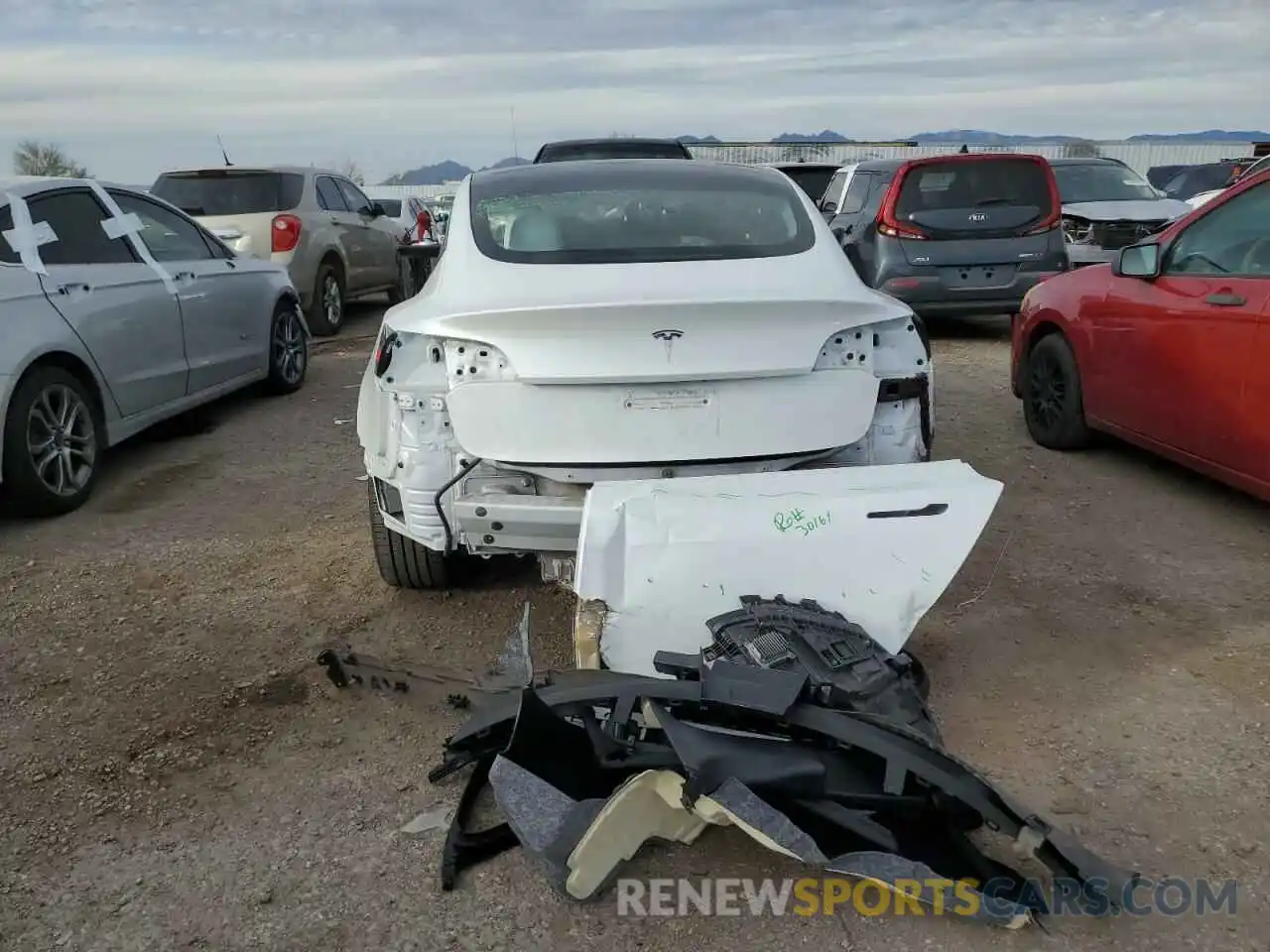 6 Photograph of a damaged car 5YJ3E1EA1NF338019 TESLA MODEL 3 2022