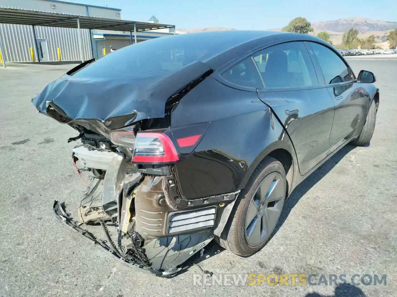 4 Photograph of a damaged car 5YJ3E1EA2NF132840 TESLA MODEL 3 2022