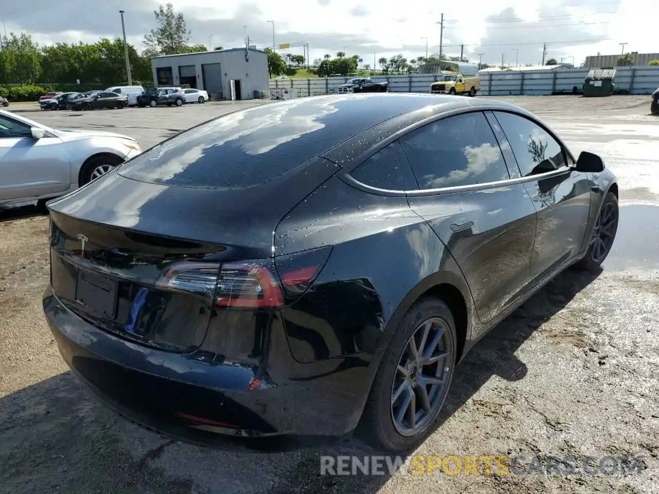 4 Photograph of a damaged car 5YJ3E1EA2NF191967 TESLA MODEL 3 2022