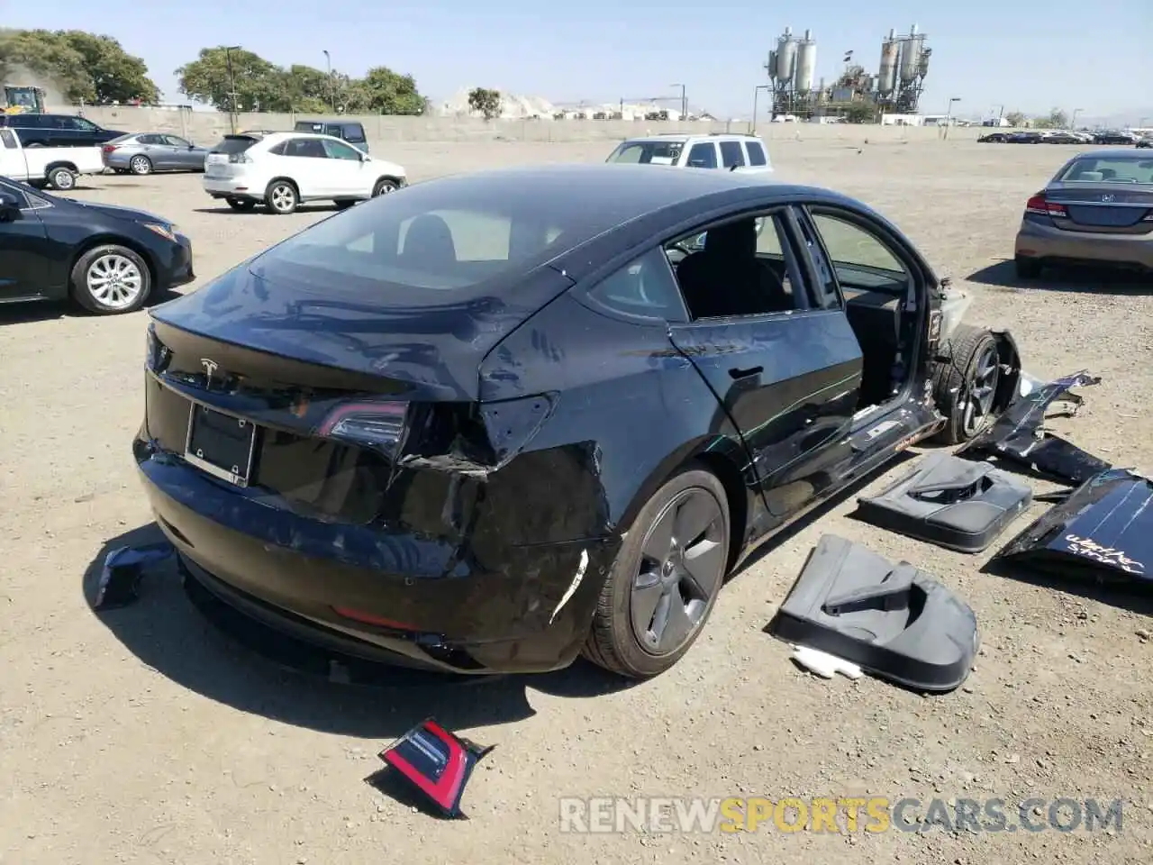 4 Photograph of a damaged car 5YJ3E1EA2NF193069 TESLA MODEL 3 2022