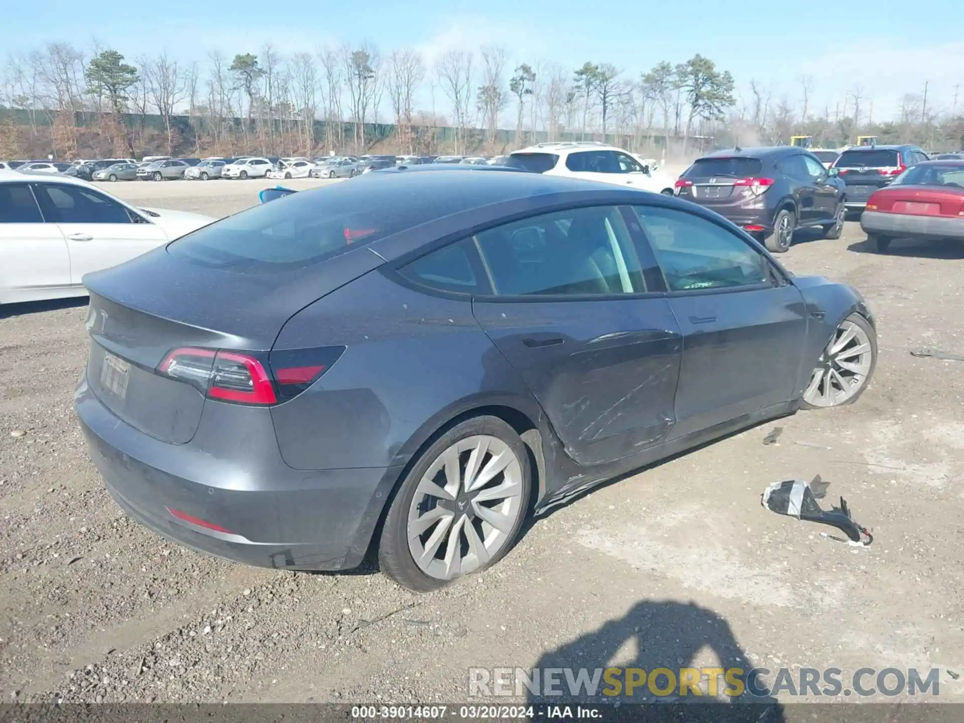 4 Photograph of a damaged car 5YJ3E1EA2NF286920 TESLA MODEL 3 2022