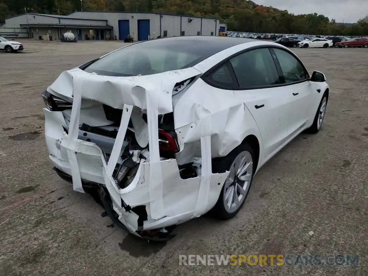 4 Photograph of a damaged car 5YJ3E1EA2NF304087 TESLA MODEL 3 2022