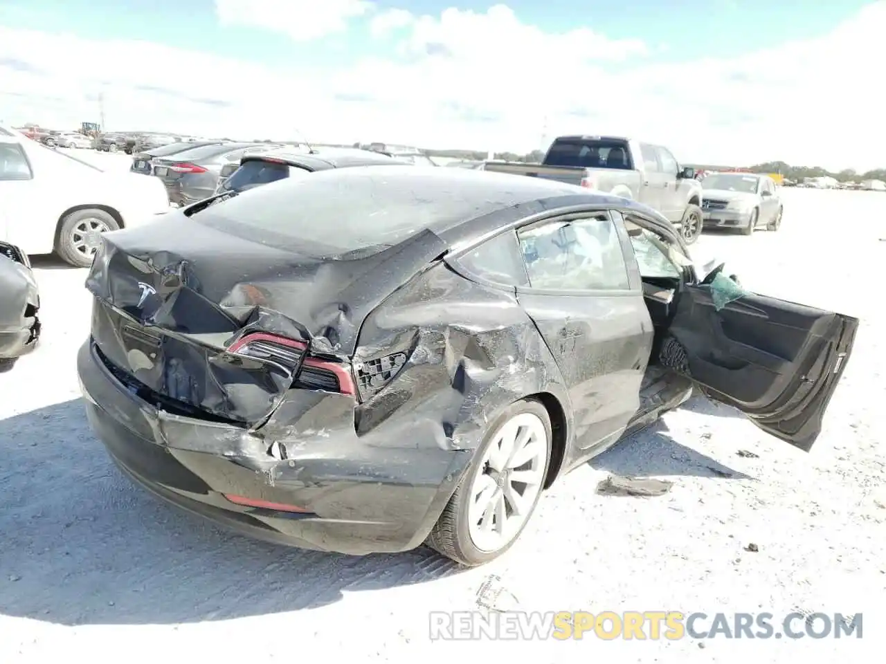 4 Photograph of a damaged car 5YJ3E1EA3NF184719 TESLA MODEL 3 2022