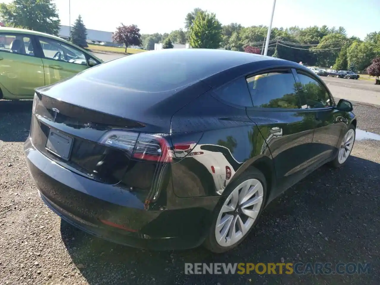 4 Photograph of a damaged car 5YJ3E1EA3NF190116 TESLA MODEL 3 2022