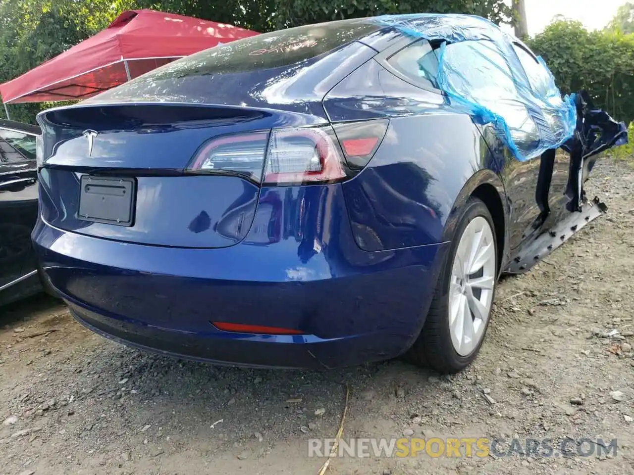 4 Photograph of a damaged car 5YJ3E1EA3NF191508 TESLA MODEL 3 2022