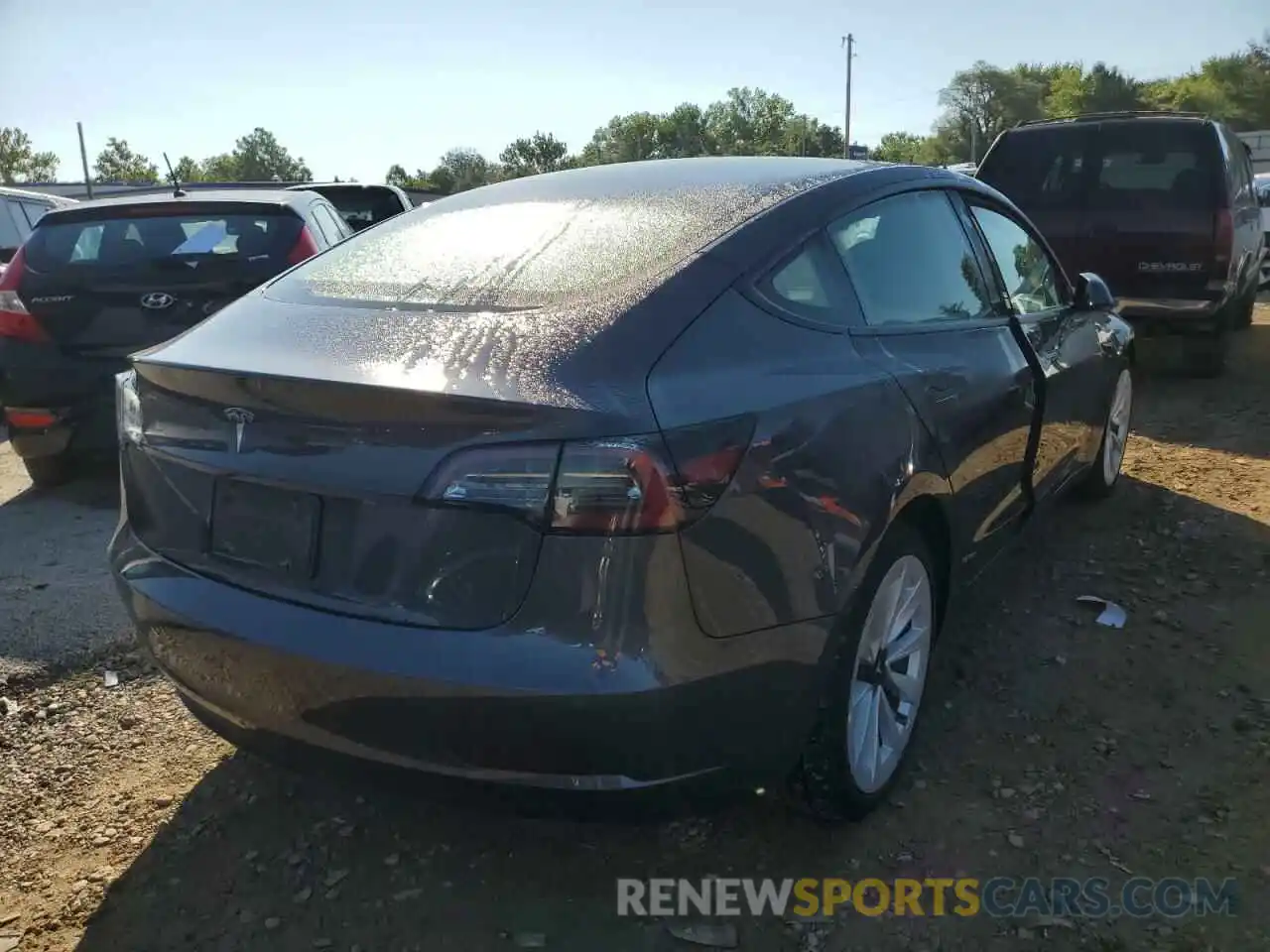 4 Photograph of a damaged car 5YJ3E1EA4NF186169 TESLA MODEL 3 2022