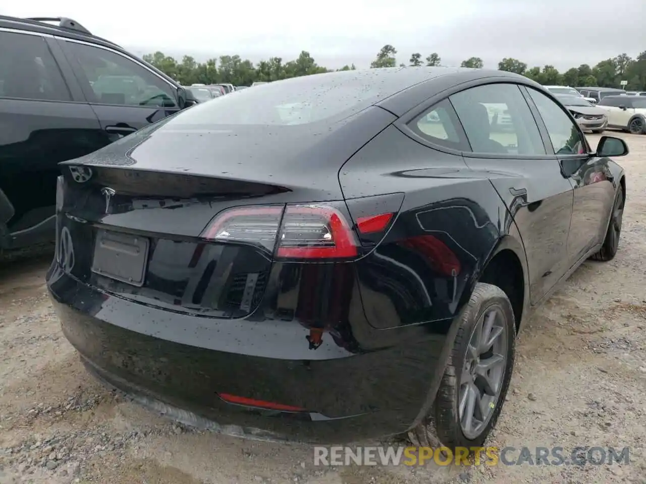 4 Photograph of a damaged car 5YJ3E1EA4NF186737 TESLA MODEL 3 2022