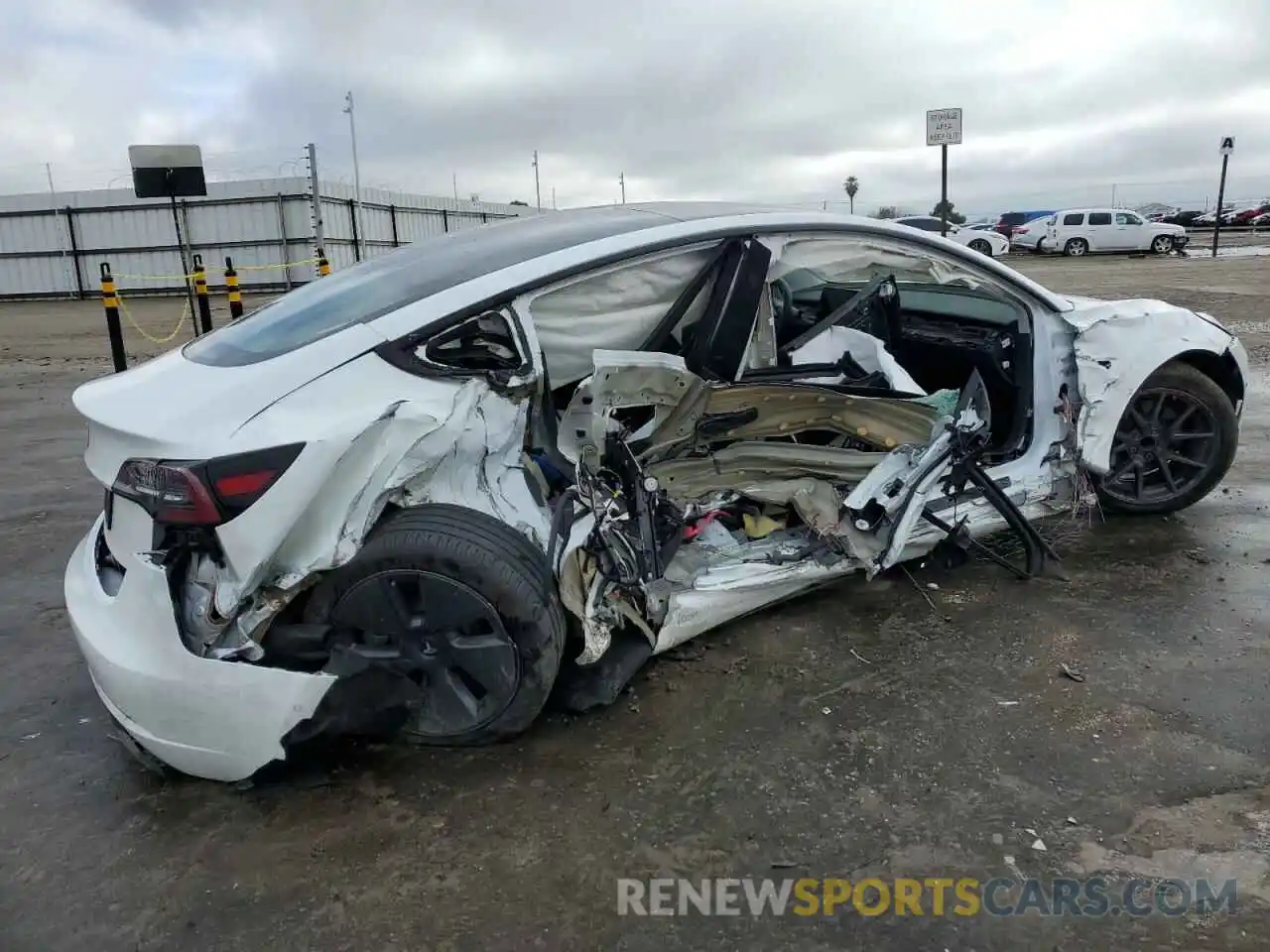 3 Photograph of a damaged car 5YJ3E1EA4NF325880 TESLA MODEL 3 2022