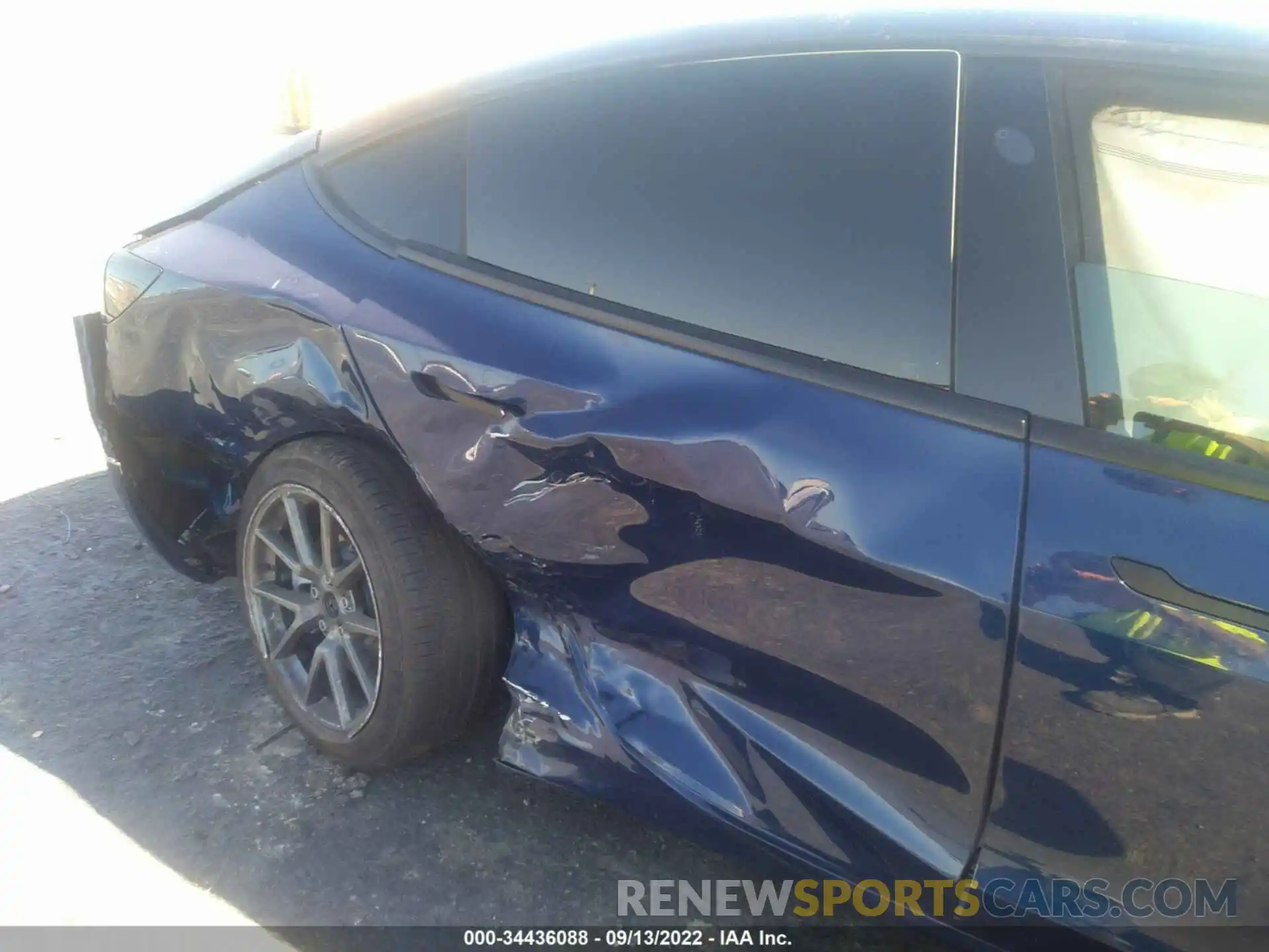 6 Photograph of a damaged car 5YJ3E1EA5NF147820 TESLA MODEL 3 2022