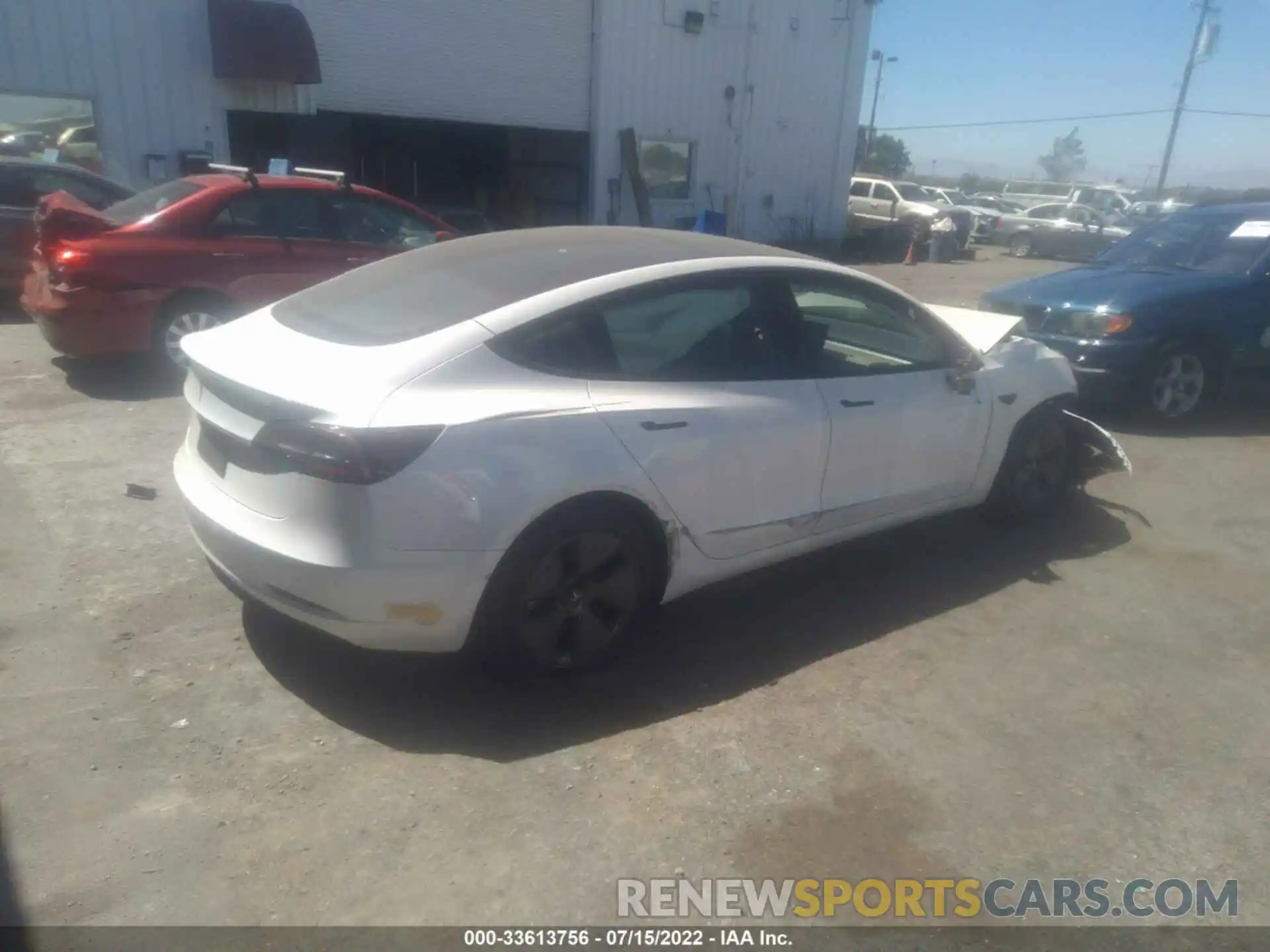 4 Photograph of a damaged car 5YJ3E1EA5NF207403 TESLA MODEL 3 2022