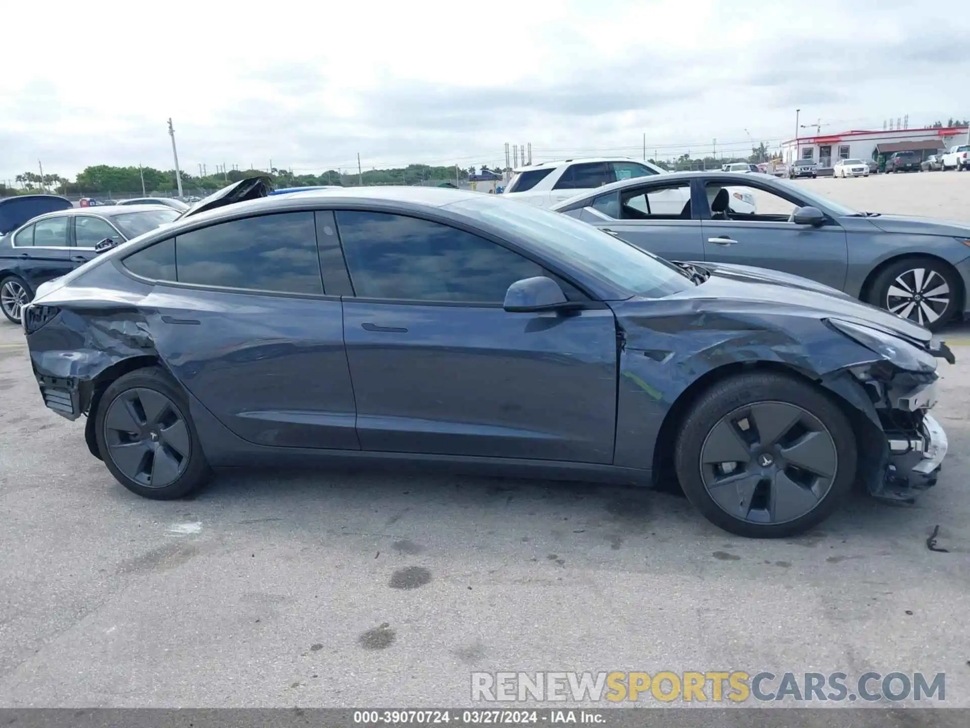 6 Photograph of a damaged car 5YJ3E1EA5NF346611 TESLA MODEL 3 2022