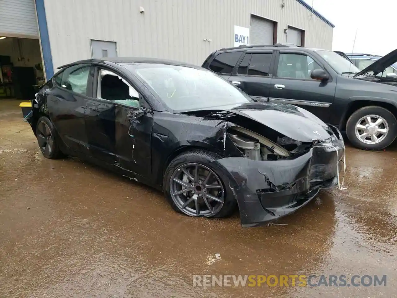 4 Photograph of a damaged car 5YJ3E1EA5NF372366 TESLA MODEL 3 2022