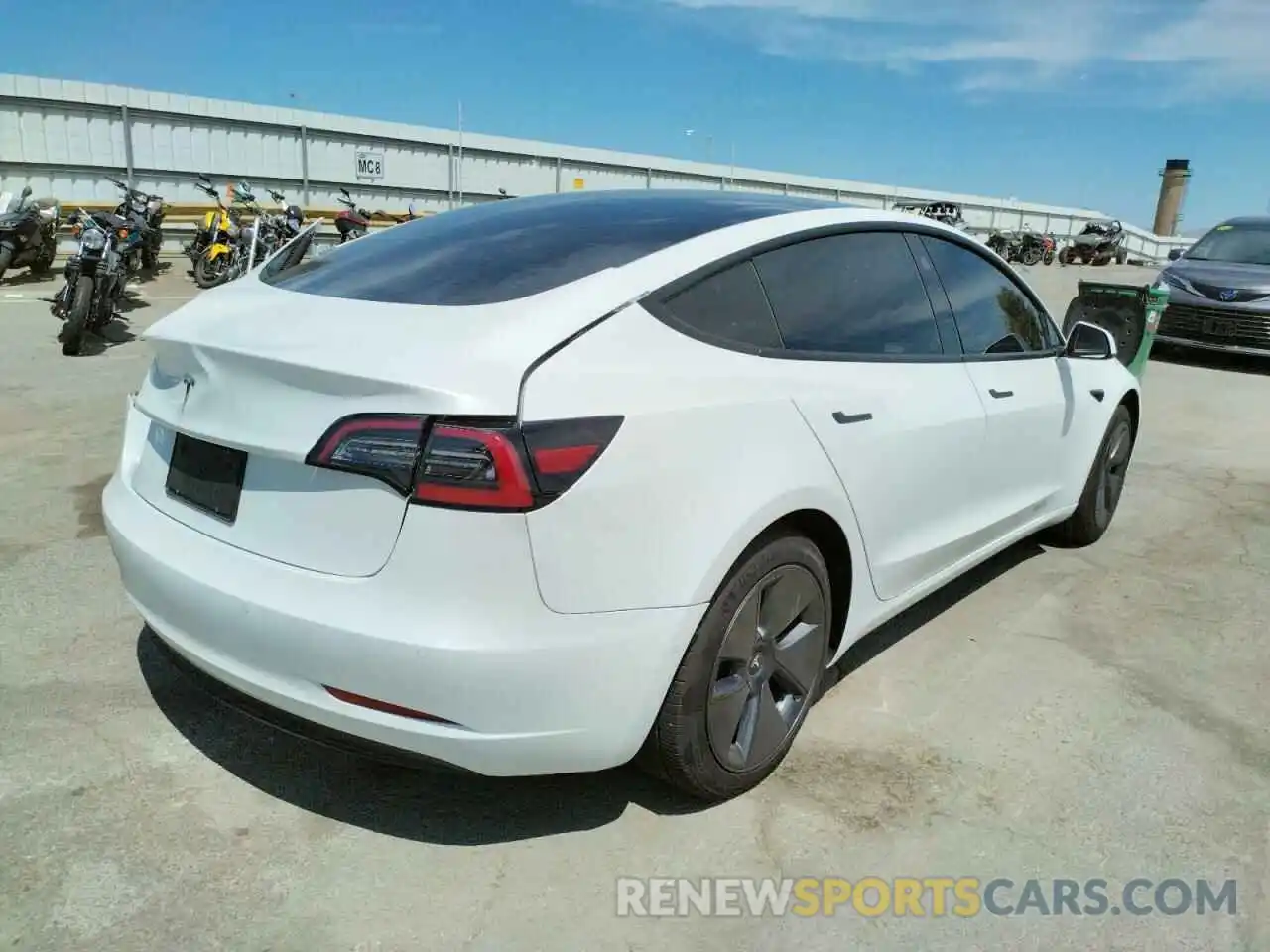 4 Photograph of a damaged car 5YJ3E1EA6NF122635 TESLA MODEL 3 2022