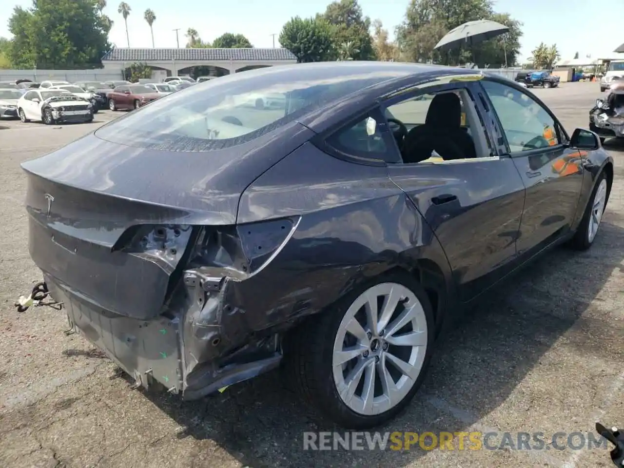 4 Photograph of a damaged car 5YJ3E1EA6NF143484 TESLA MODEL 3 2022