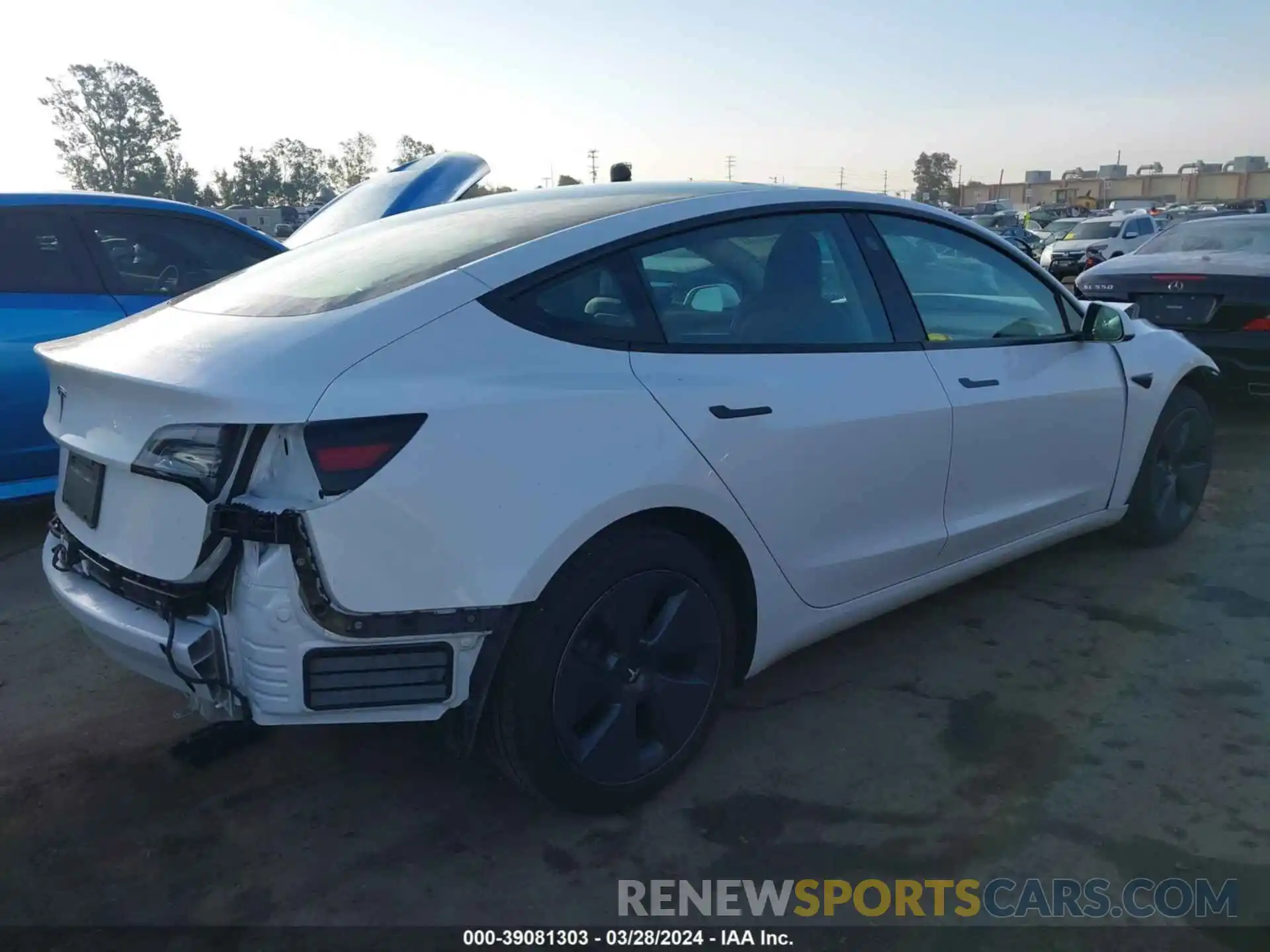 4 Photograph of a damaged car 5YJ3E1EA6NF375969 TESLA MODEL 3 2022