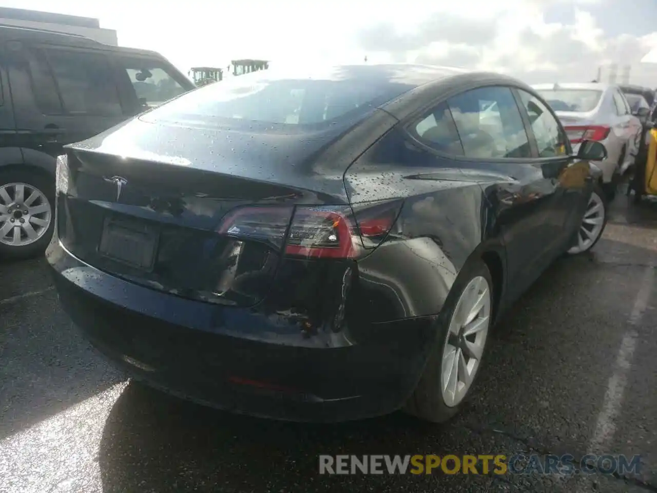 4 Photograph of a damaged car 5YJ3E1EA7NF144319 TESLA MODEL 3 2022