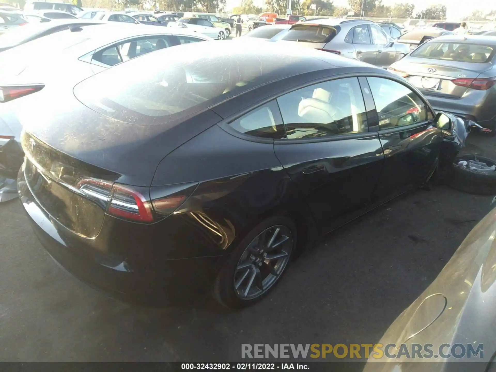 4 Photograph of a damaged car 5YJ3E1EA7NF148113 TESLA MODEL 3 2022