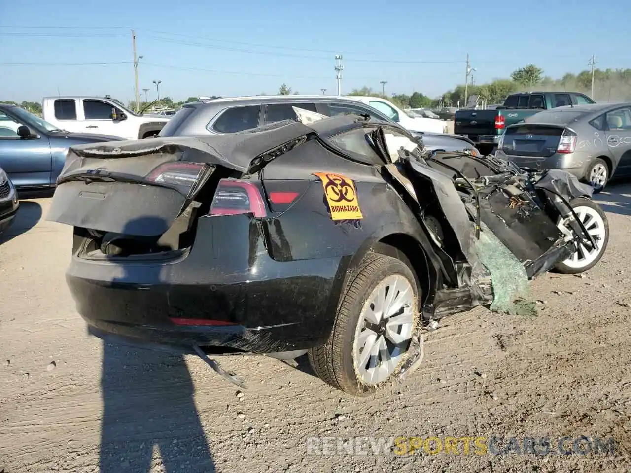 4 Photograph of a damaged car 5YJ3E1EA7NF184853 TESLA MODEL 3 2022