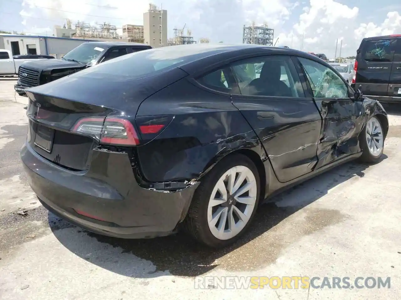 4 Photograph of a damaged car 5YJ3E1EA7NF191138 TESLA MODEL 3 2022