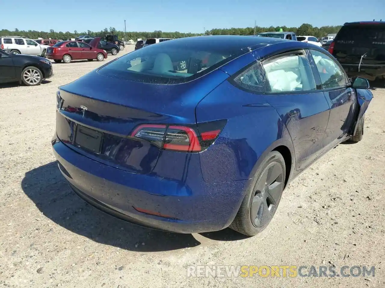 4 Photograph of a damaged car 5YJ3E1EA7NF309561 TESLA MODEL 3 2022