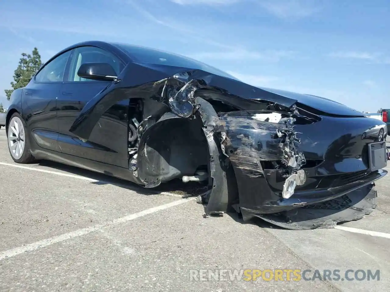 4 Photograph of a damaged car 5YJ3E1EA7NF370960 TESLA MODEL 3 2022