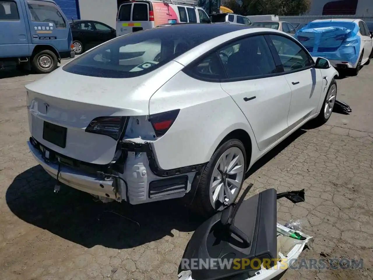 4 Photograph of a damaged car 5YJ3E1EA8NF145155 TESLA MODEL 3 2022