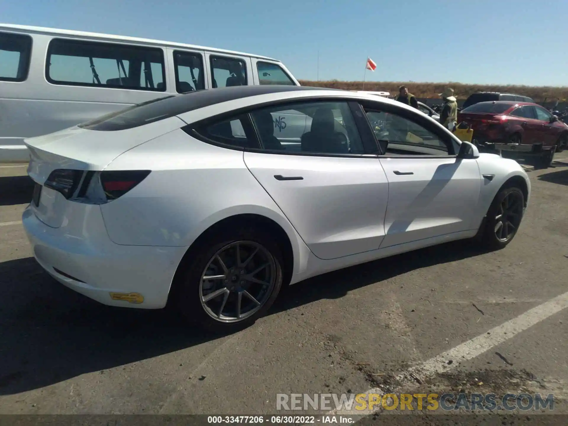 4 Photograph of a damaged car 5YJ3E1EA8NF154020 TESLA MODEL 3 2022