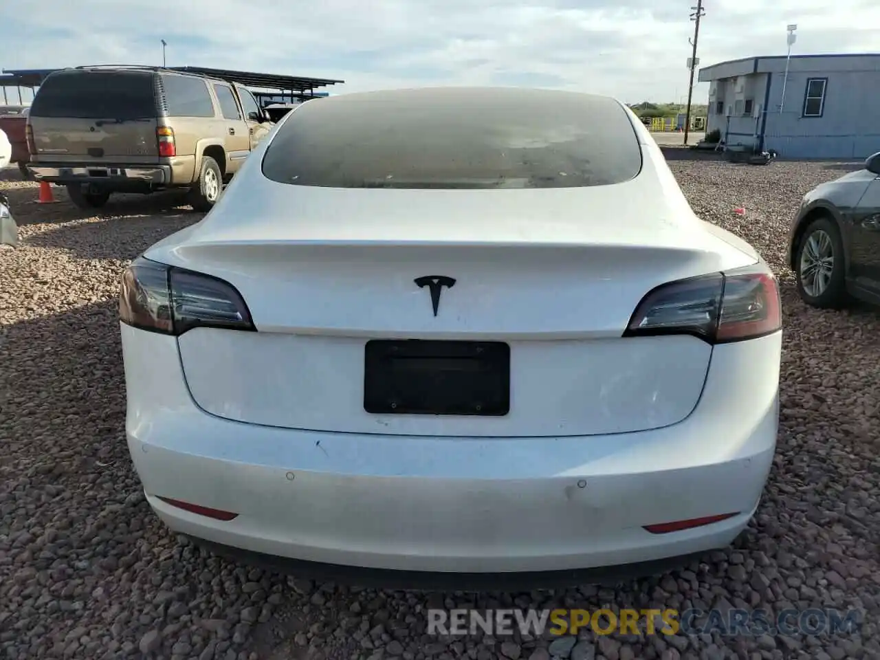 6 Photograph of a damaged car 5YJ3E1EA8NF172372 TESLA MODEL 3 2022