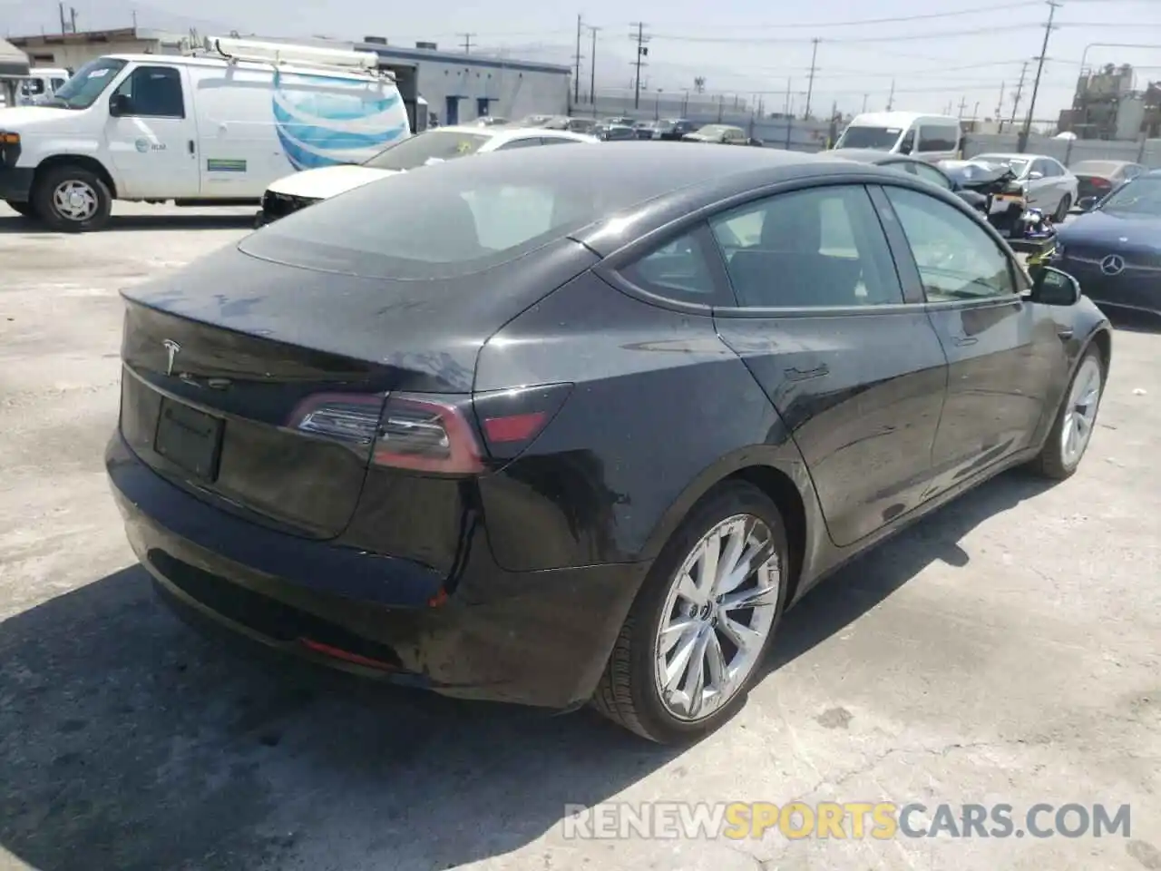 4 Photograph of a damaged car 5YJ3E1EA8NF190516 TESLA MODEL 3 2022