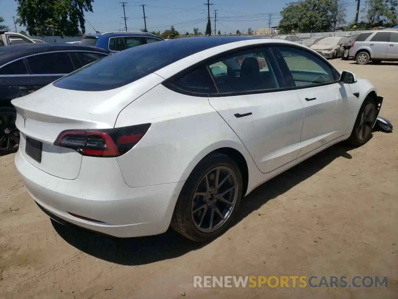 4 Photograph of a damaged car 5YJ3E1EA8NF286260 TESLA MODEL 3 2022