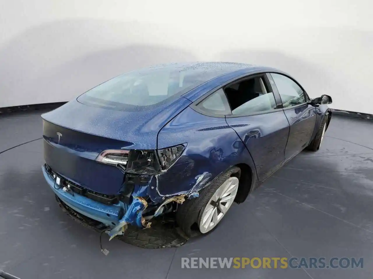 3 Photograph of a damaged car 5YJ3E1EA8NF304384 TESLA MODEL 3 2022