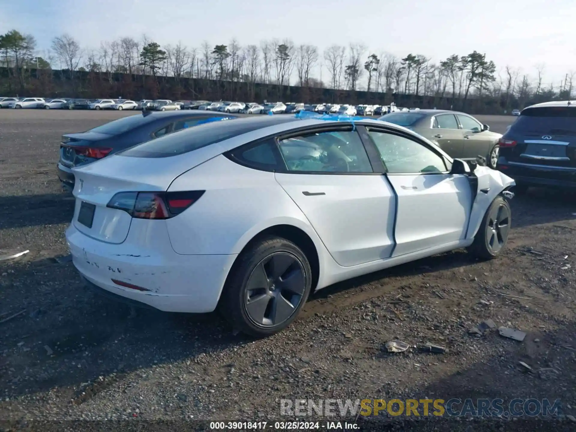 4 Photograph of a damaged car 5YJ3E1EA8NF371549 TESLA MODEL 3 2022