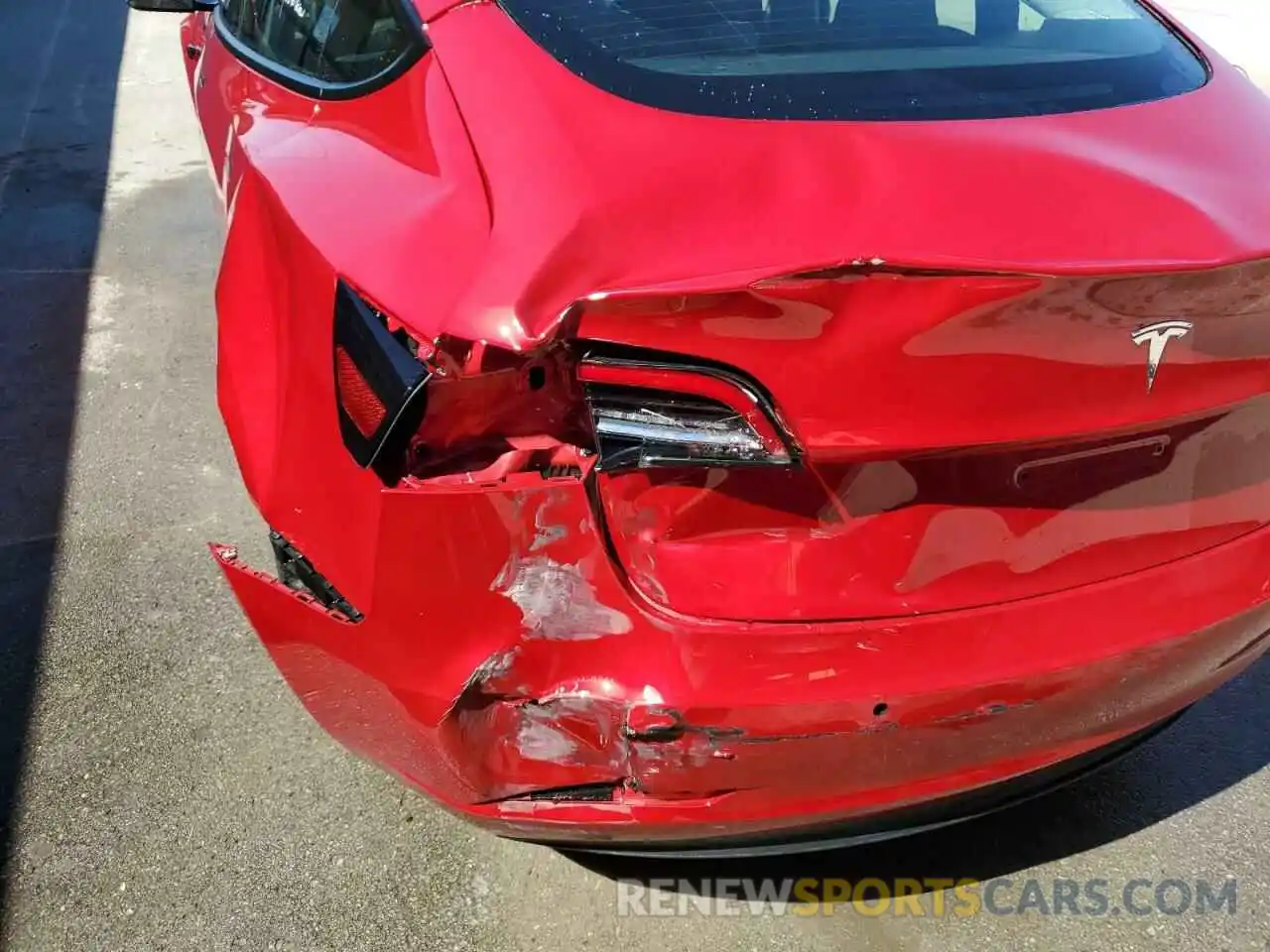 9 Photograph of a damaged car 5YJ3E1EA9NF185261 TESLA MODEL 3 2022