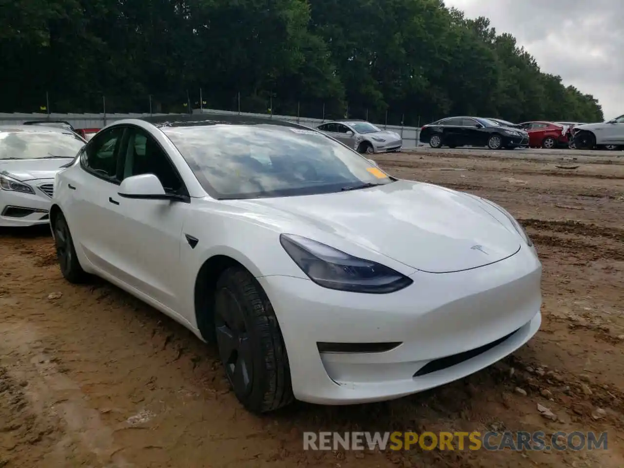 1 Photograph of a damaged car 5YJ3E1EA9NF186197 TESLA MODEL 3 2022